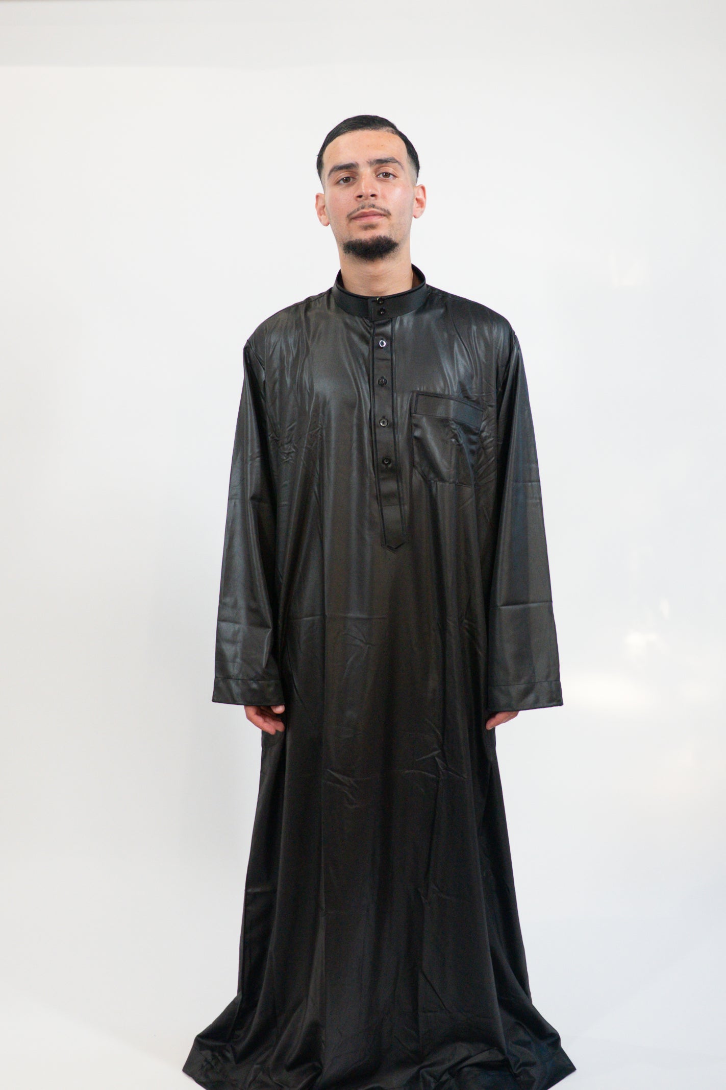 Qamis Corner noir