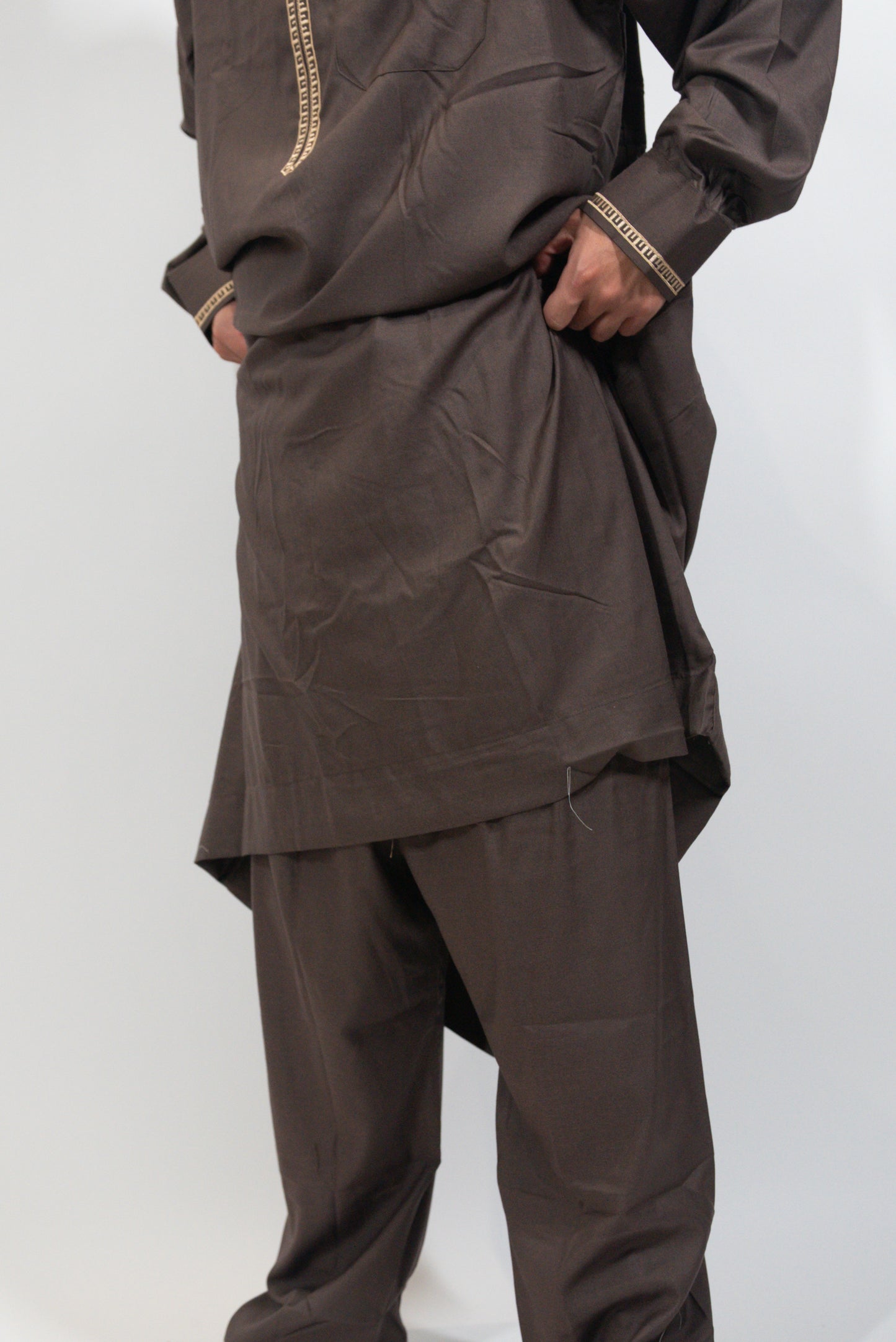 Qamis Motif marron